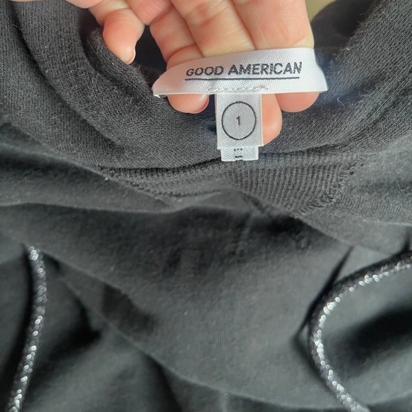 Bundle Two Cropped Sweatshirts size Small. Good American and Universal Threads. - Picture 3 of 14